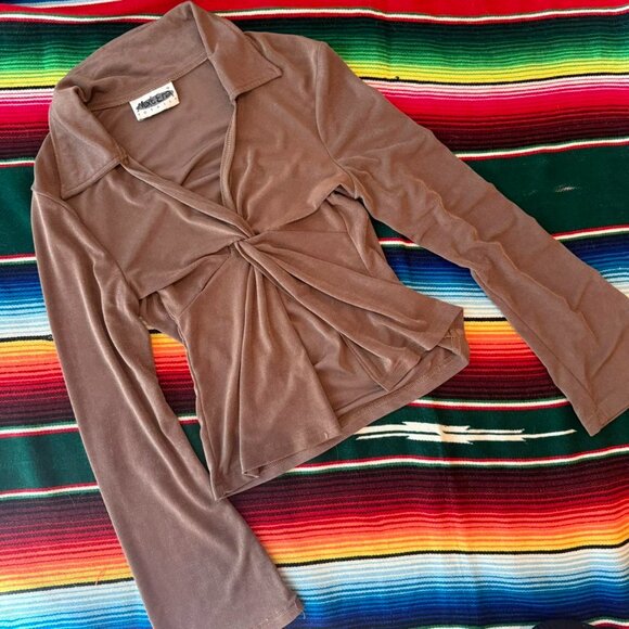 'Next Era Totally” Y2K collared tannish long slv top ~ open front / twist close! - Picture 4 of 8